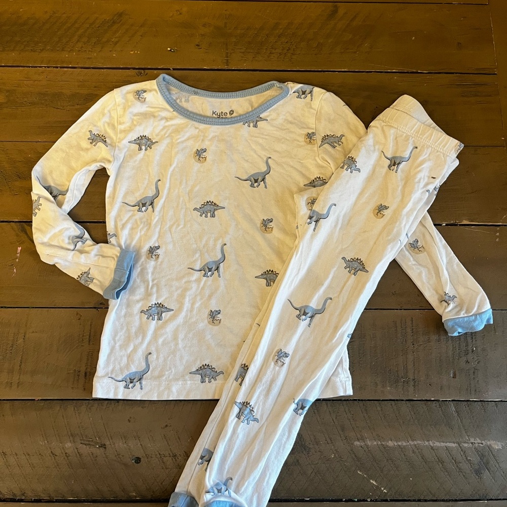2T Kyte dinosaur pajamas set